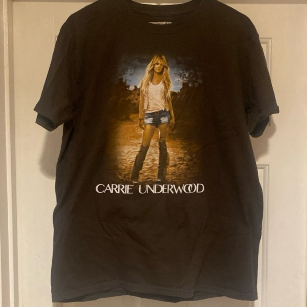 2016 Carrie Underwood The Storyteller T-Shirt Dark Brown Size Adult Large.